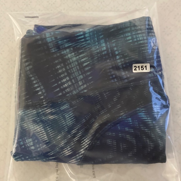 Lululemon women’s invigorate high rise tight - Picture 4 of 4